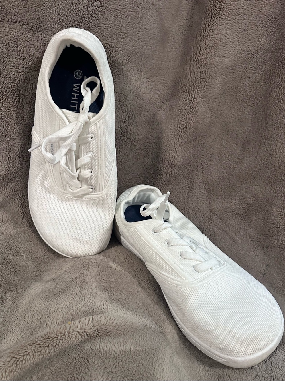 WHITIN White Women's Athletic Canvas Sneakers